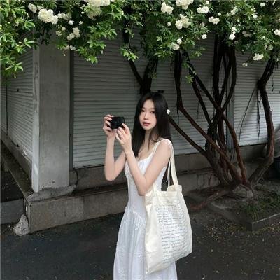 他从火光中走来